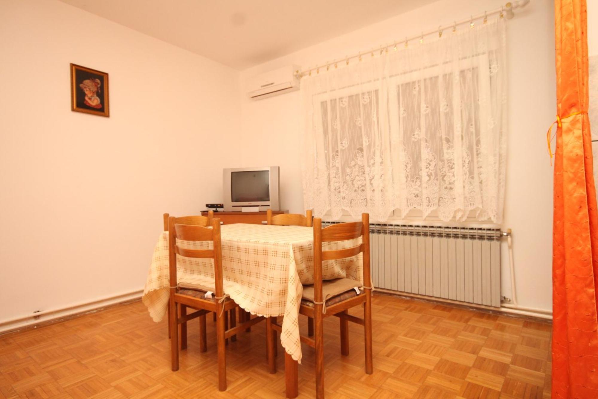 Apartments And Rooms With Parking Space Mali Lošinj Habitación foto